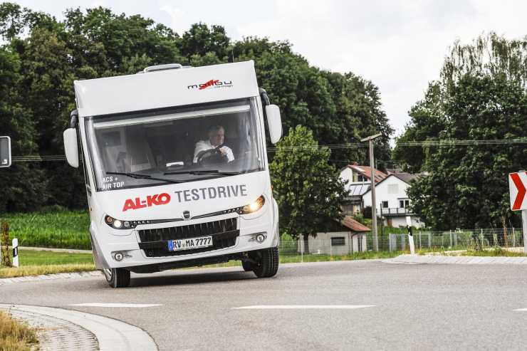 Husbil med komponenter från AL-KO testas av Reisemobil.