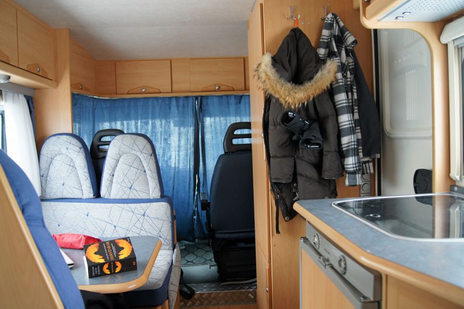 adria-serie-70-573-ds-begagnad-med-golvv-rme-husbil-husvagn