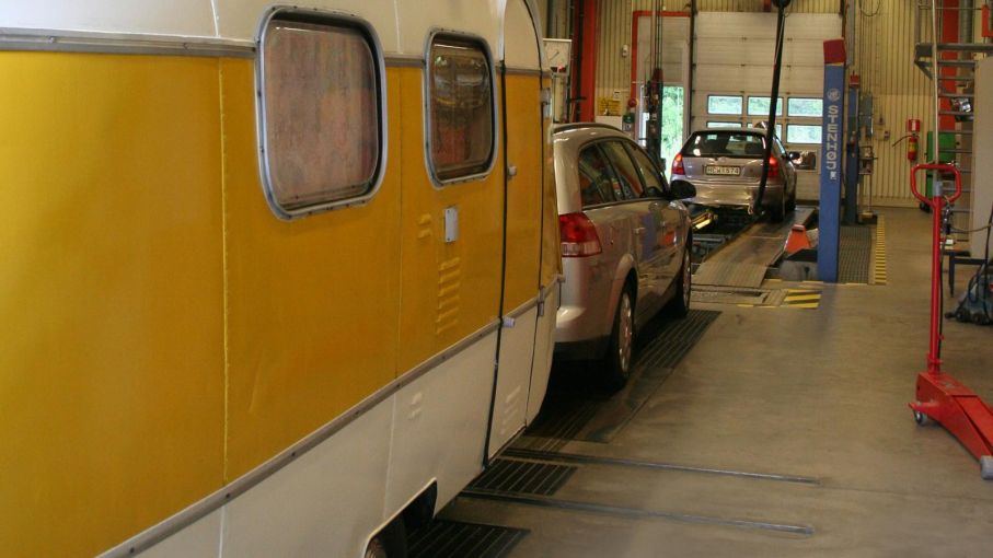 Bilprovningengulhusvagn1
