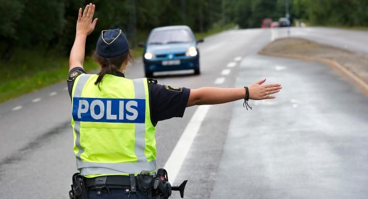 Polisen i Örebro vill att folk slutar varna för fartkontroller.