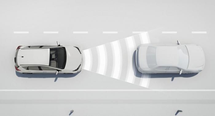 Toyotas säkerhetssystem TSS P har en radar som ger bilen adaptiv farthållare.