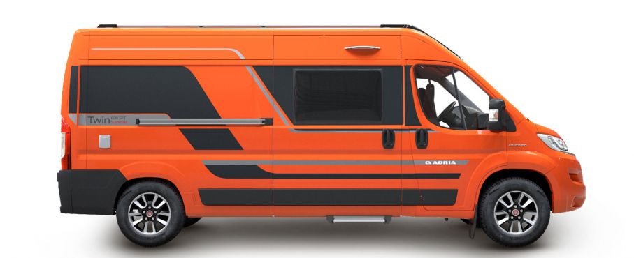 Adria breddar urvalet av plåtisar genom attt erbjuda tre olika utrustningsnivåer, här en orange Supreme.