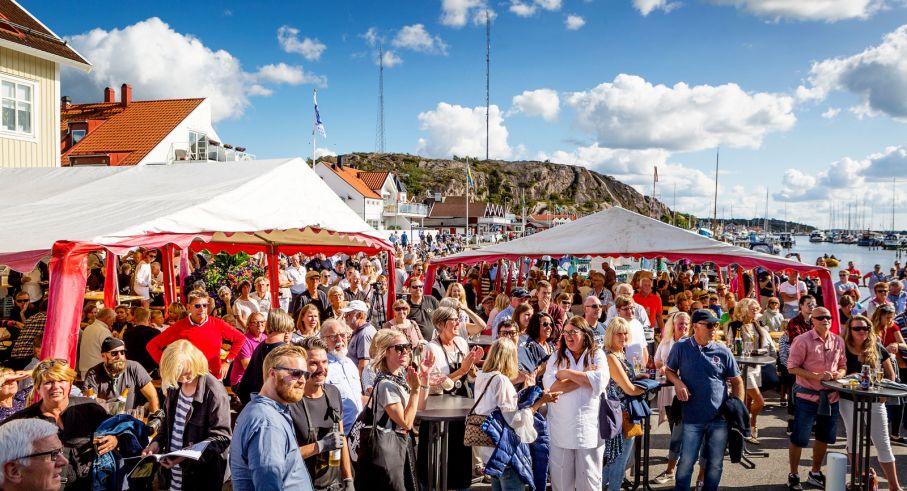 Ostronets dag förlänger säsongen i Grebbestad. Besökare kommer från hela Sverige och ostronätarna blir fler och fler.
