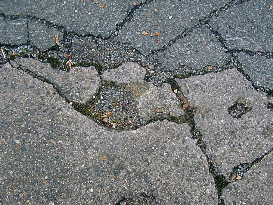 Road damage 232343 960 720