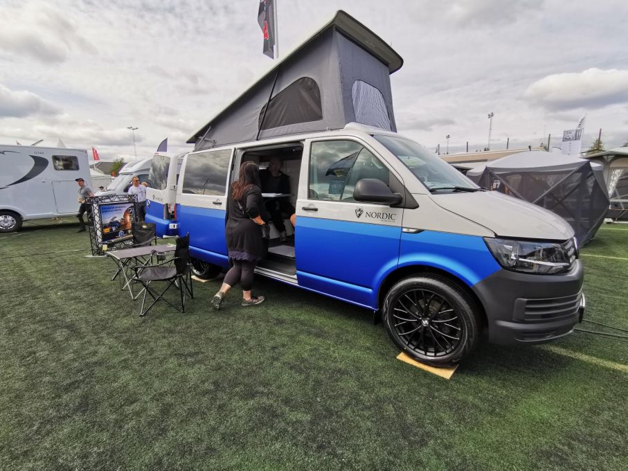 Fullutrustade VW Reimo Trio Style är ombyggd av Nordic för 443.976 kr och visas i butik och på mässor.