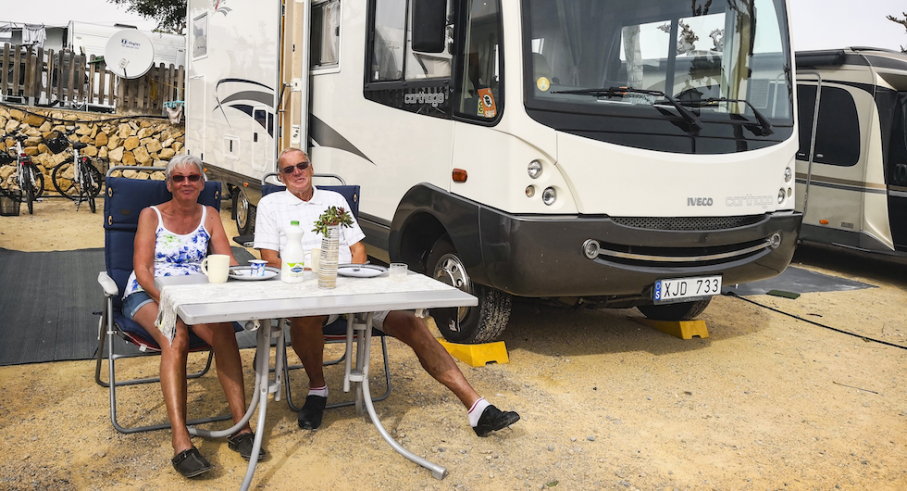Stans lyckligaste husbil!? Så här glad blir man på Camping Villasol i Benidorm!