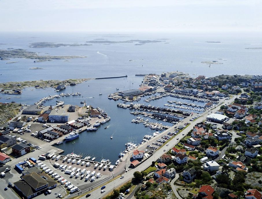 Bild från Hönö Klåva hamn som blev framröstad till Årets ställplats 2019.