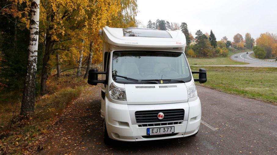 Mellan 2007 och 2014 hade Fiat Ducato höga strålkastare.