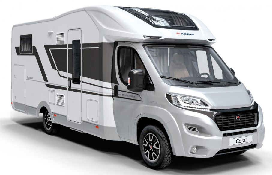 Adria Coral Plus heter mellanmodellen av de tre varianterna.