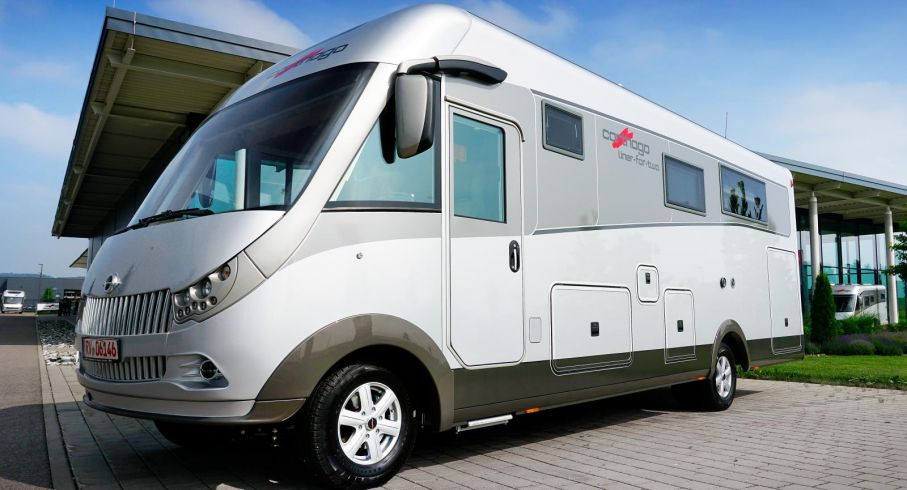 Liner-For-Two finns på chassi från antingen Iveco eller Fiat. På bilden är en Iveco.