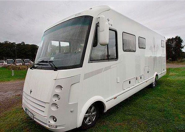 Niesmann+Bischoff Flair 8000i CEBW (2010). Ivecochassi, totalvikt 6,7 ton, 8,99 m lång. Välutrustad. Pris 1 545 000 kr, Vincents Fritidscenter, Varberg.