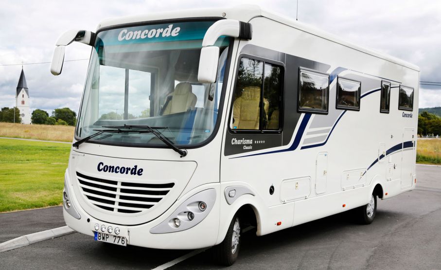 HEMMAPLAN. Vi testade bilen i Hyssna där den vackra kyrkan finns men också generalagenten Forsbergs fritidscenter. Concorde Charisma II 840 L