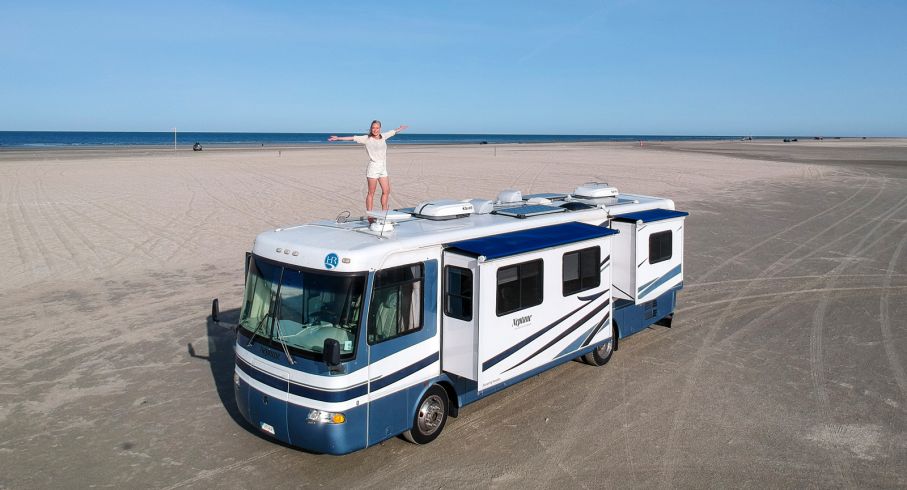 Underbar vy med strand så långt ögat kan nå vid danska Rømø. Nattetid bodde de på en ställplats och tog dagsturer till stranden.