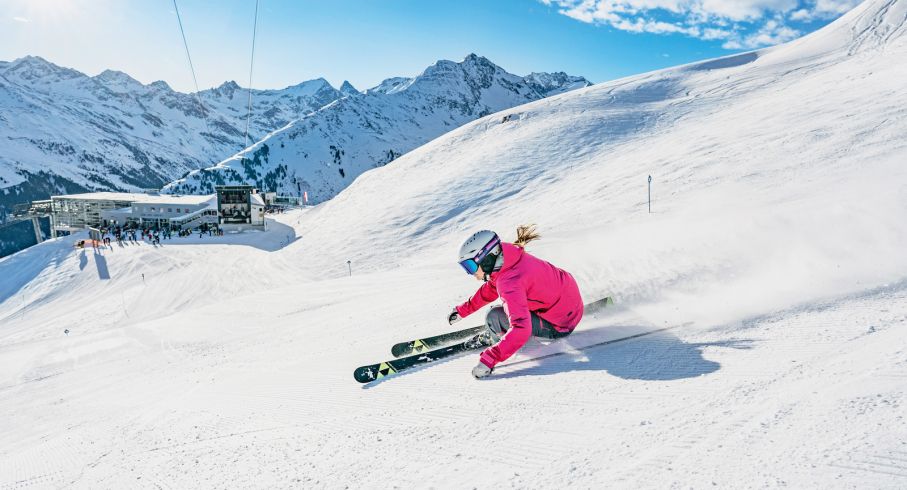 St. Anton Am Arlberg har skidåkning i världsklass. Foto: TVB St. Anton am Arlberg/Patrick Bätz, Hans Braxmeier/Pixabay