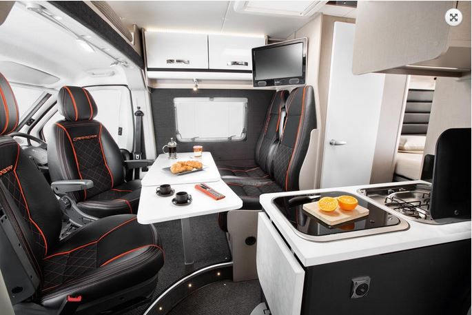 Swift Autocruise Carrera 4 Dinette genom sidodörren