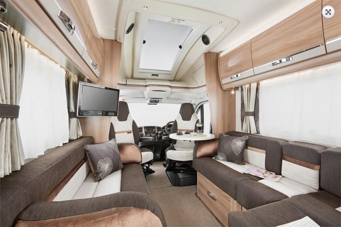 Front Lounge kallar Swift dessa motstående soffor