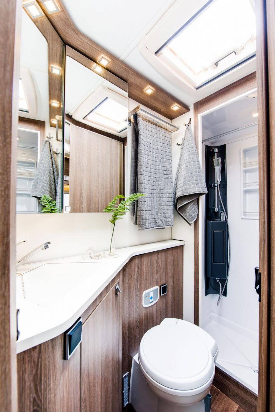 Kabe TM Classic 740 LXL