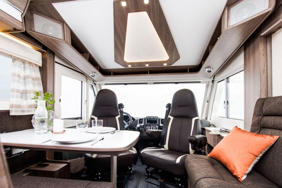 Helintegrerade Kabe Travel Master i810 LGB