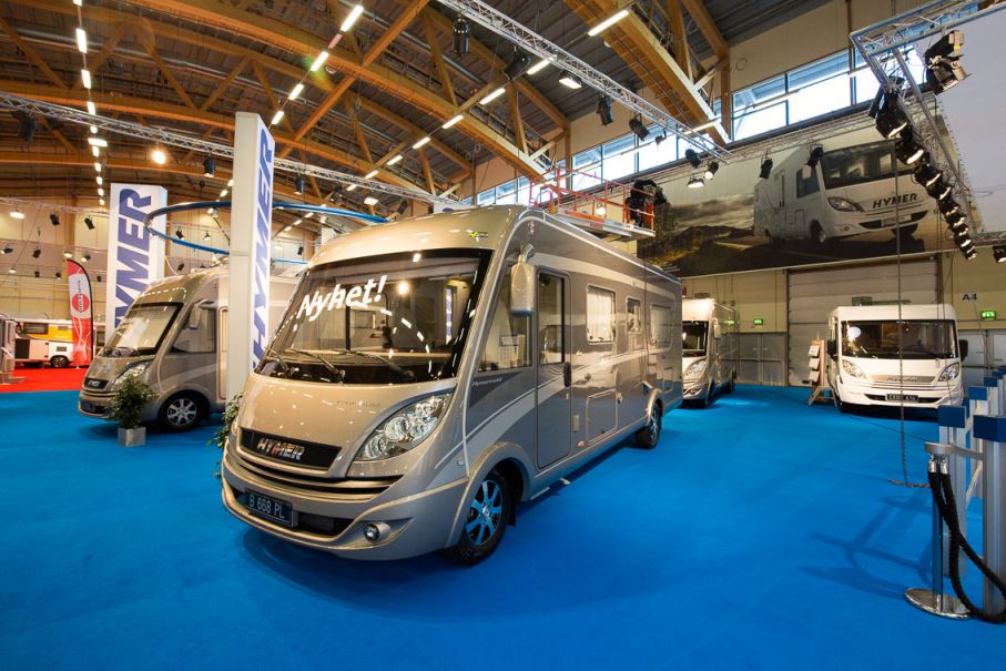 Hymer B 668 PL har en för serien ny planlösning som tilltalar svenskar. Låga sängar och badrummet längst bak. Mer om den kan du läsa i Husbil&Husvagn nr 9/2015.