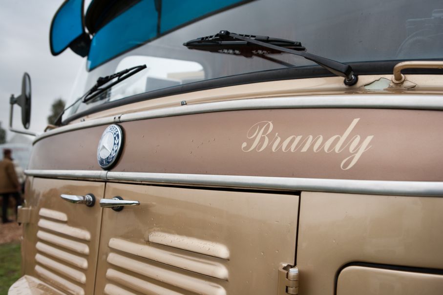 Bilen heter Brandy! Det finns förmodligen inget bättre namn på en bil som tidigare varit brandbil.