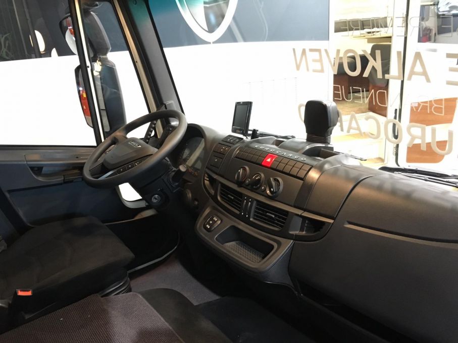 Iveco Eurocargo med nydesignad förarmiljö.