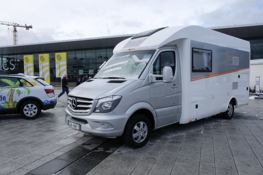 Här en specialare från den polska tillverkaren Balcamp. En monoqoque-byggd bodel på en Mercedes Sprinter med ramchassi.