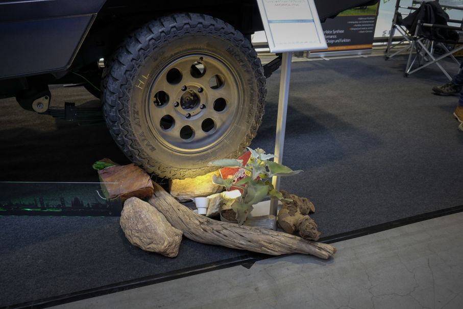 Över stock och sten går denna Toyota Land Cruiser från tillverkaren Monolith.