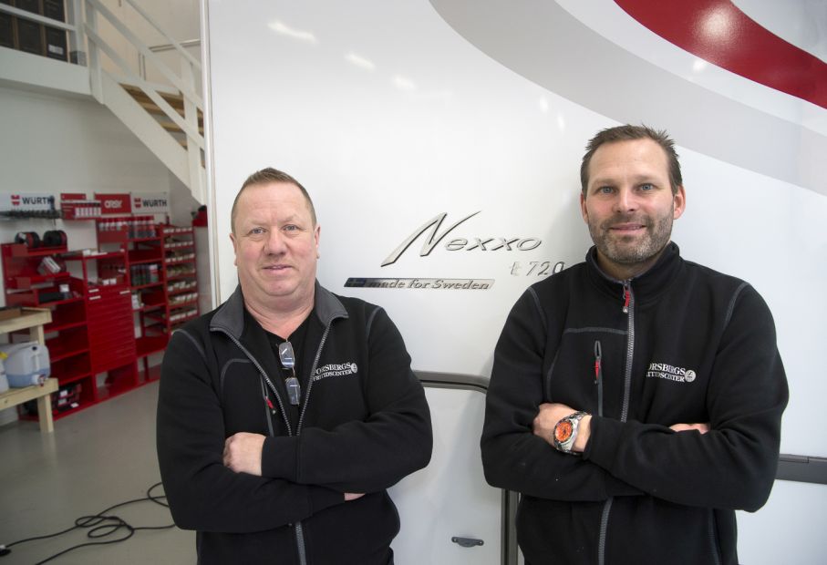 På servicen fixar Ruben Lennemyr och Marcus Ekman det mesta som har med bodelen att göra. Motorjobb ombesörjs av en samarbetspartner strax intill Forsbergs Fritidscenter
