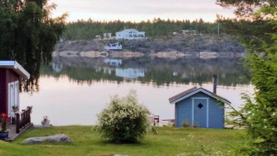Utsikt från promenad längs viken där campingen är belägen.