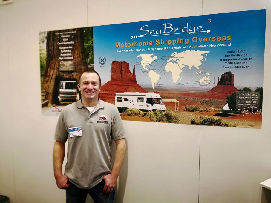 Nils Golay på Tischer Campers är kontaktperson för SeaBridge som nu även finns i Sverige. Med dem kan du fortsätta resan över Atlanten - i egen husbil. https://www.seabridge-tours.de/?language=english