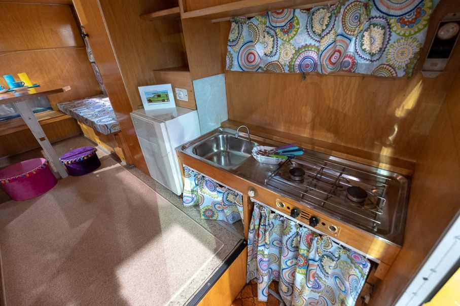 Inne i Fischers Camper från -73.