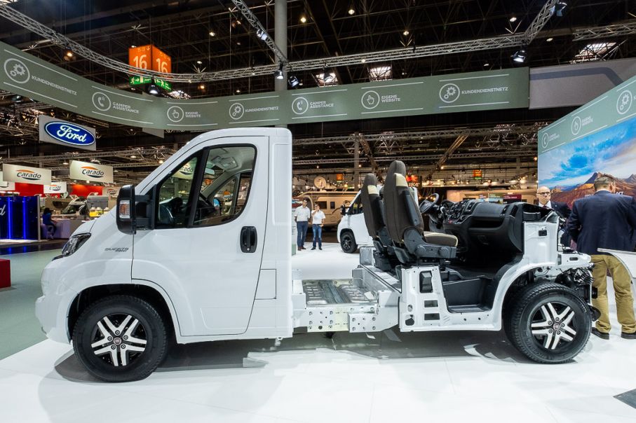 Fiat är den tveklöst populäraste basbilen för husbilsbyggare. Men konkurrenterna börjar vakna.