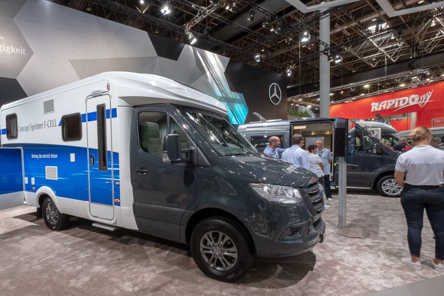 Mercedes visar en prototyp som drivs av vätgas. En bränslecell alltså.