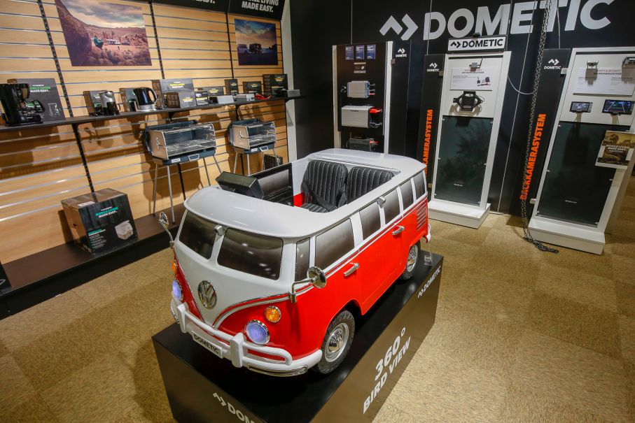 Dometic lockar med en bil för de minsta besökarna.