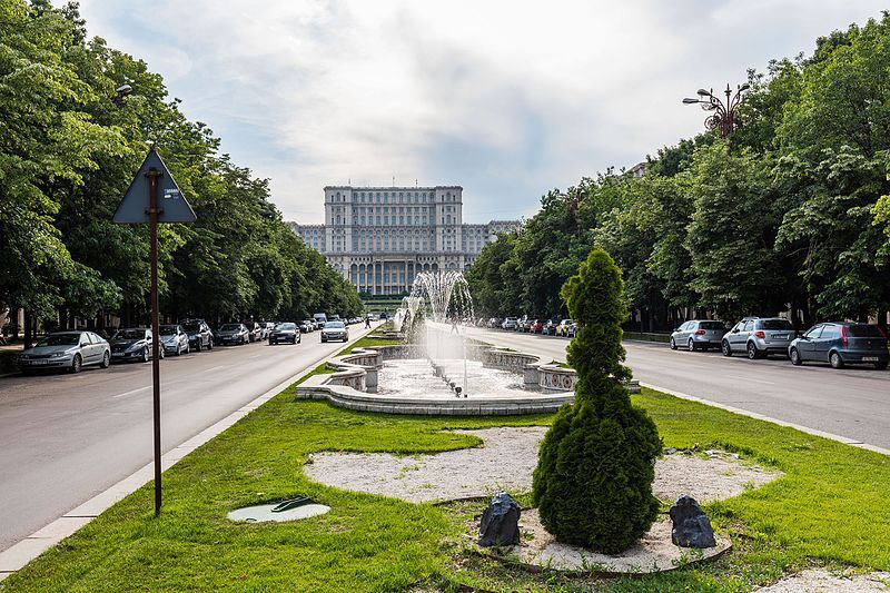 Men i centrum står ändå parlamentet Bildcred: Wikimedia / Diego Delso
