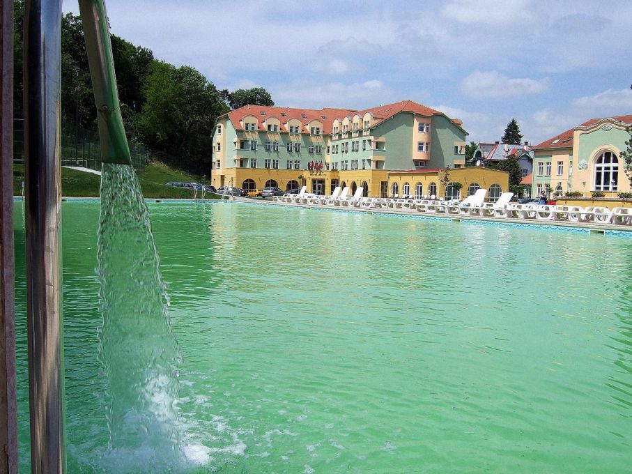 och näraliggande Ocna Sibiului erbjuder spa och salta bad Bildcred: Wikipedia / Martin Greslou