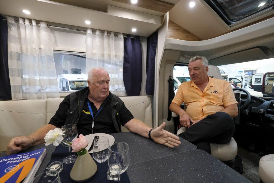 Husbil & Husvagns Claus Widell och Mr Pilote i Sverige: Lars Jarlerud.