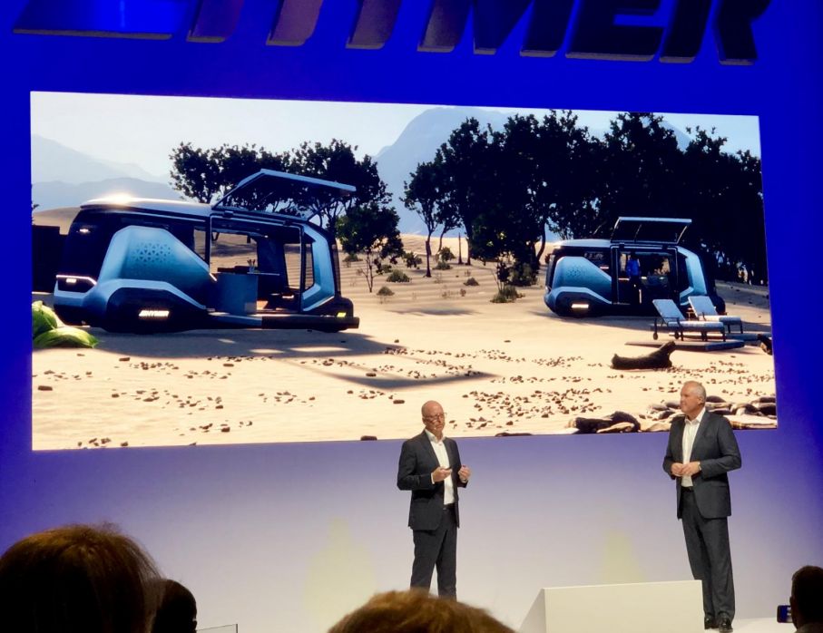 Apropå USA så är det största som hänt i den här branschen Thor industries köp av Erwin Hymer Group. Här är Hymers Martin Brandt och Thors Bob Martin på scen samtidigt.