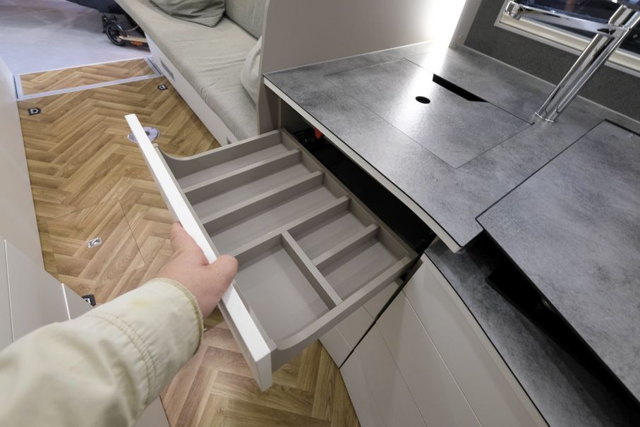 Plats för bestick är praktiskt.