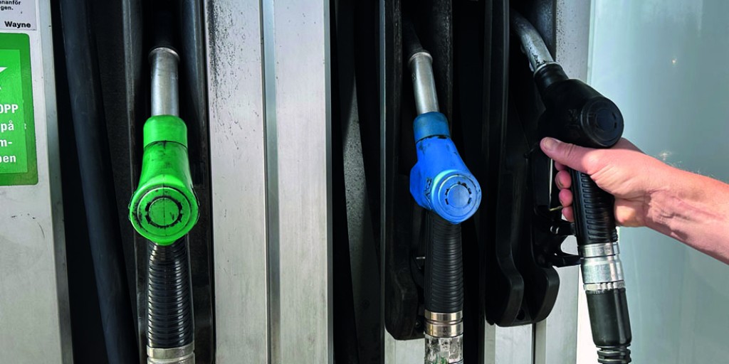 Bensinpriset sänks – men dieseln blir dyrare