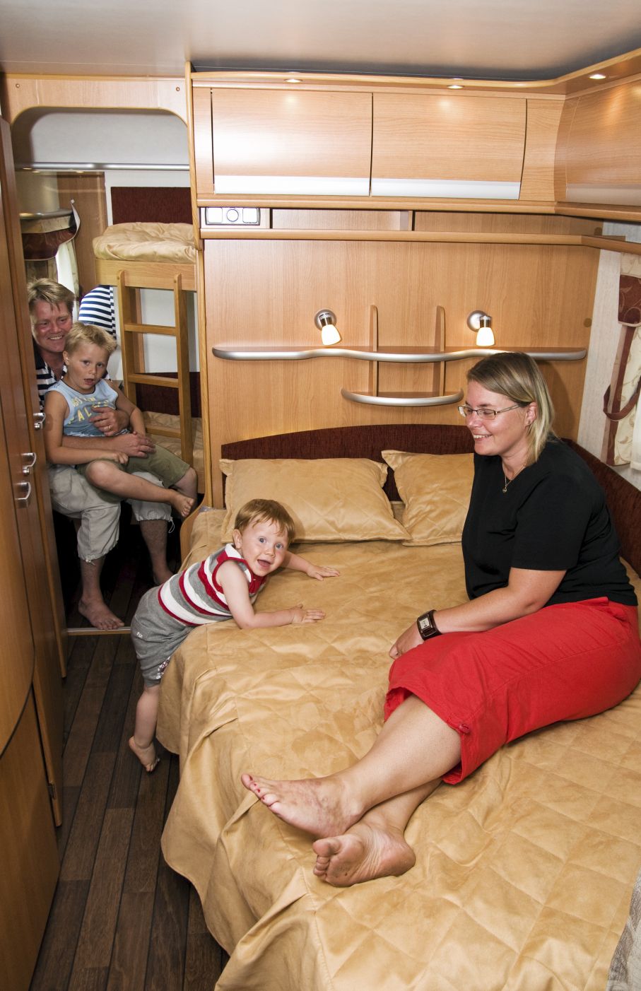 Jan, Isak, Axel och Sofie kommer från Alfta och drar en svensk vagn. De gillar den stilrena designen i nya Cabby 740+.