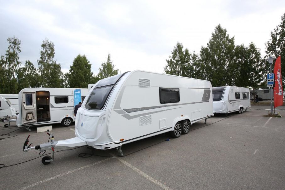 Knaus nyhet 650 PXB med frontkök, här med 17-tumshjul