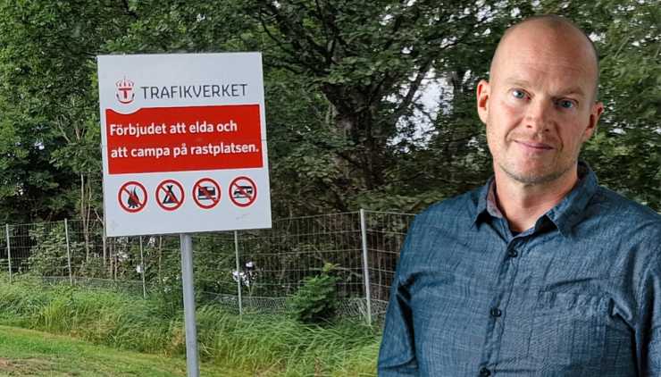 Man infälld intill förbudsskylt